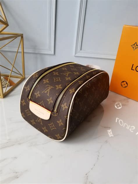 fake louis vuitton mens wash bag|louis vuitton monogram toiletry bag.